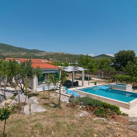 Two-bedroom Holiday In Holiday home