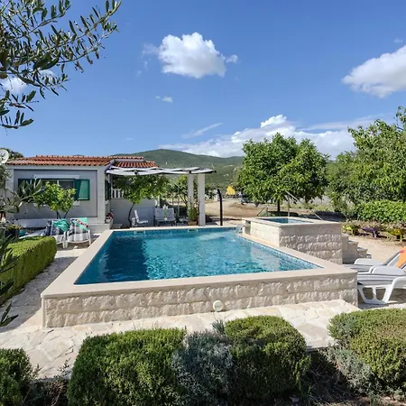 Gorgeous Home In Plano